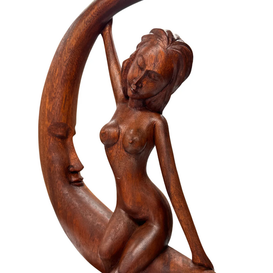 Houten decoratie beeld - meisje op maan - handgesneden