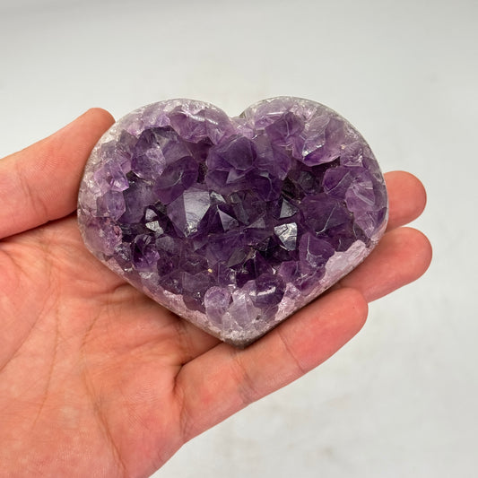 Paarse amethist gepolijst in een hart #1