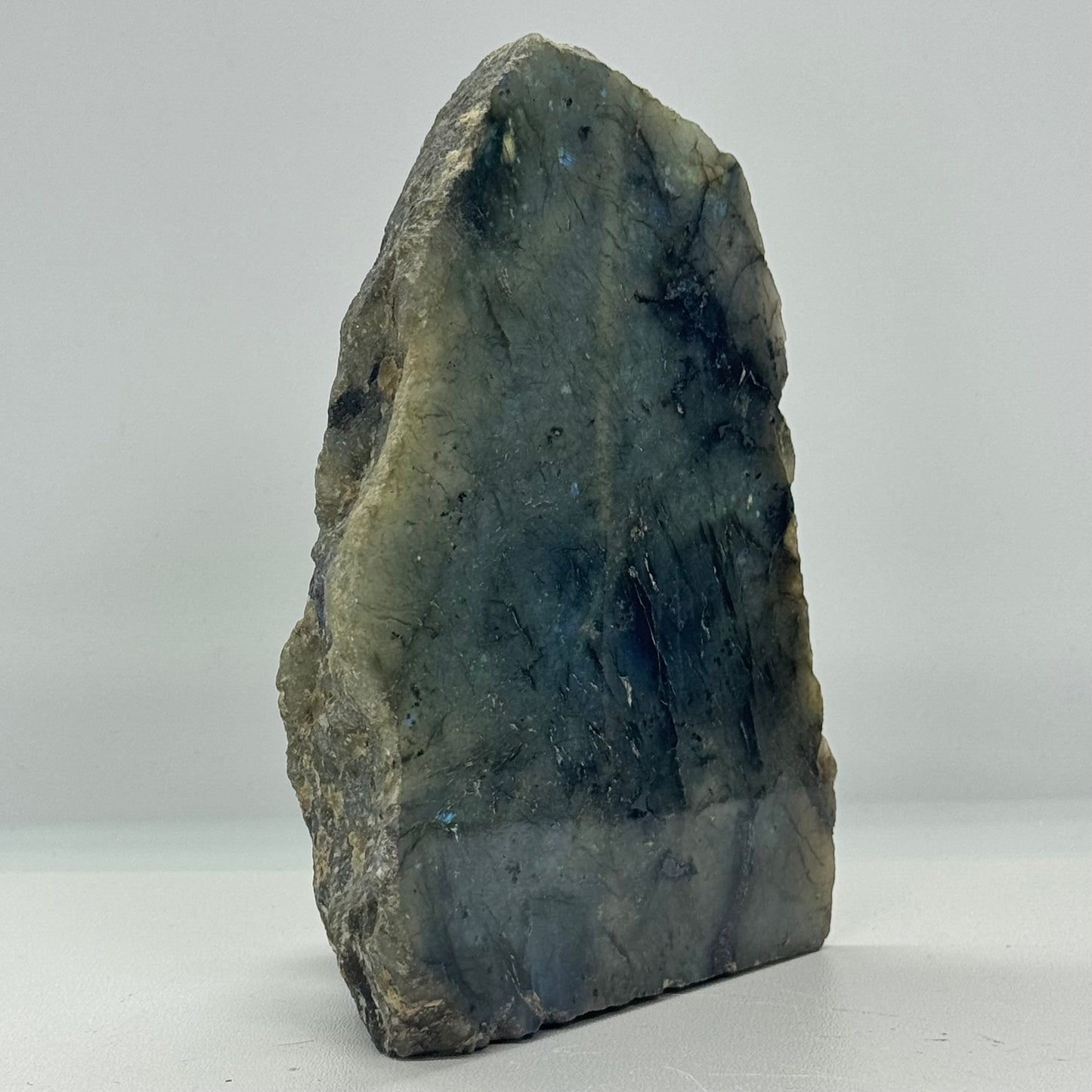 Labradoriet cut base half gepolijst #1
