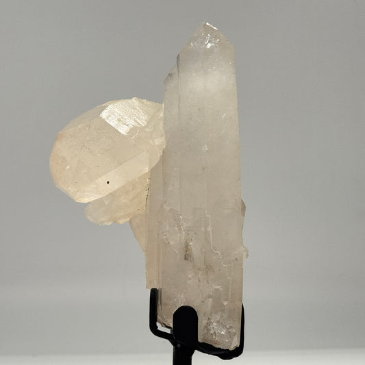 Lemurisch kristal op standaard #2