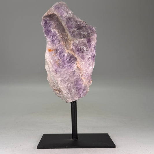 Ruwe Amethist uit Brazilië op standaard