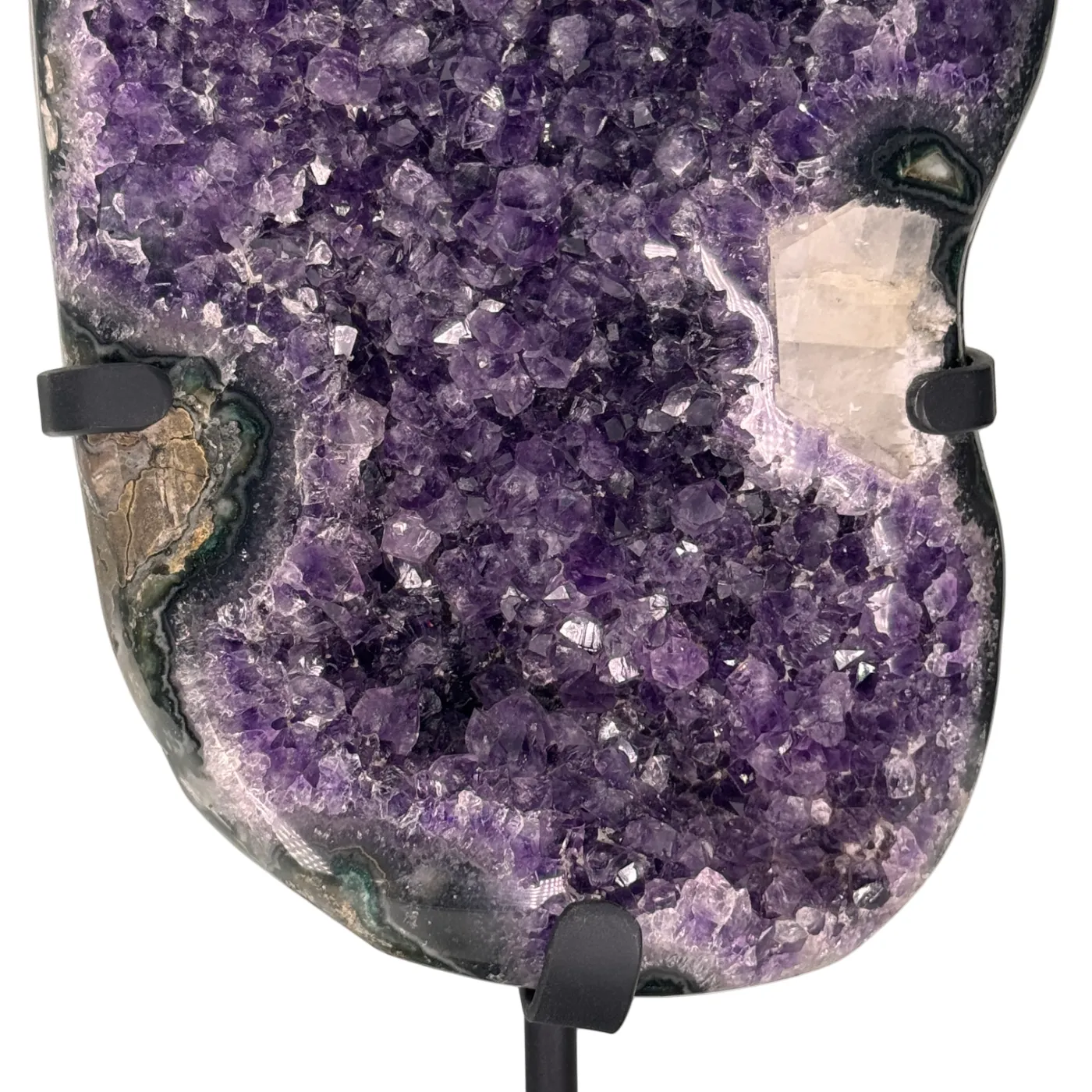 Luxe amethist op zwarte metalen standaard – met calciet & mosagaat (Uruguay)
