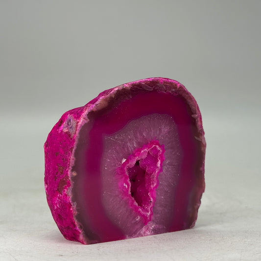 Prachtige roze agaat geode uit Brazilië – klein formaat