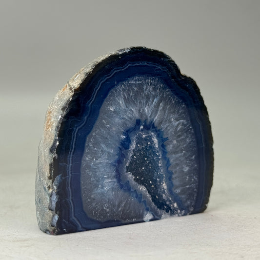 Prachtige blauwe agaat geode uit Brazilië – klein formaat