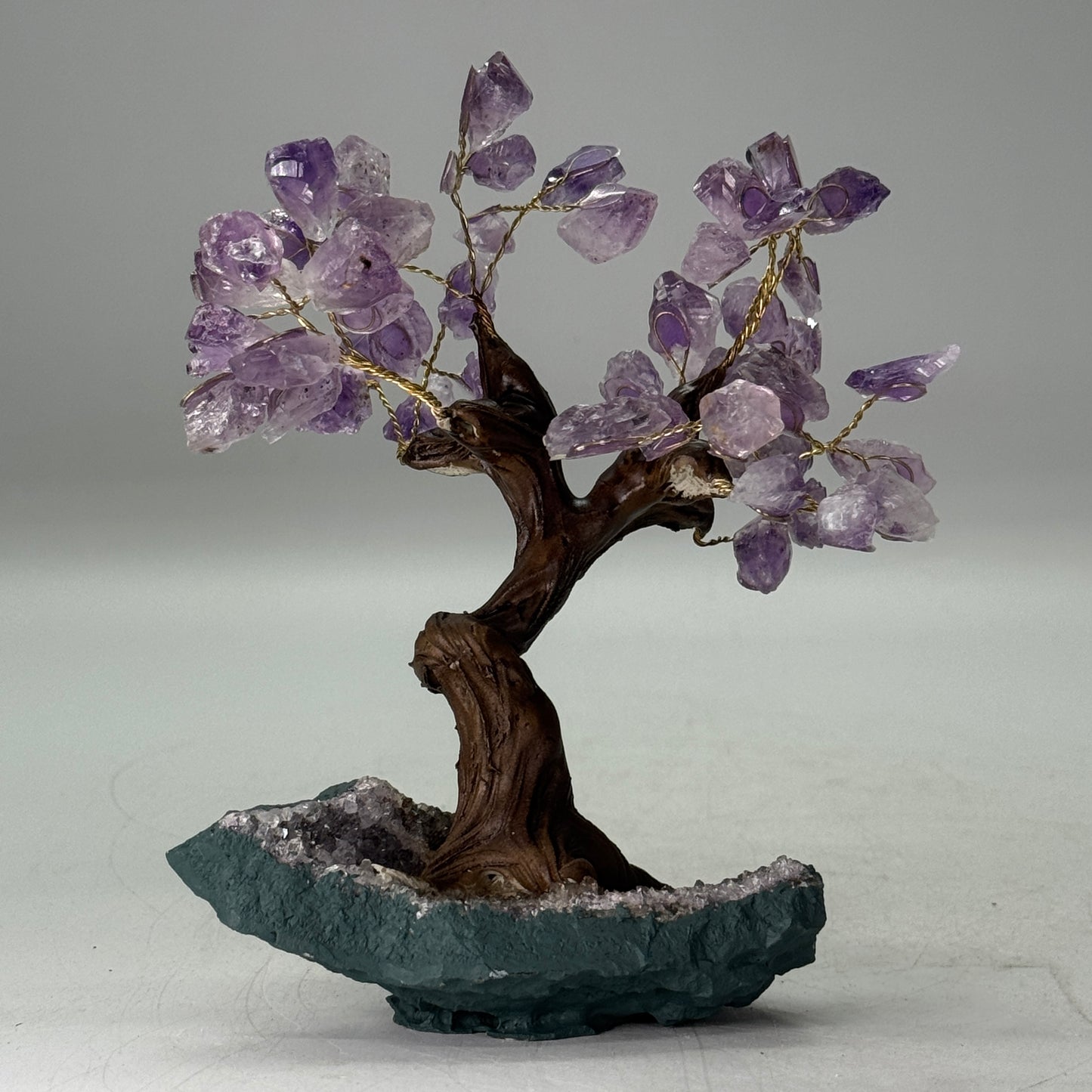 Arbre à pierres précieuses d'améthyste
