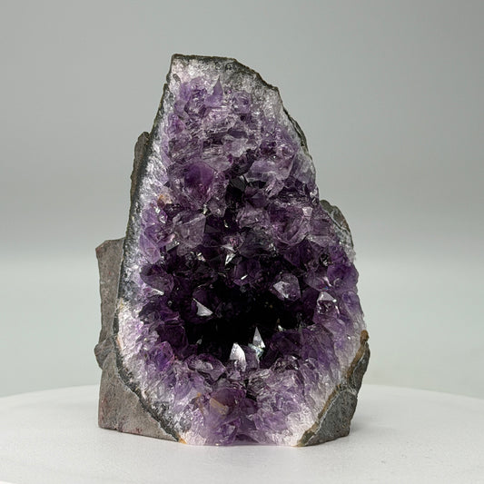 Kleine Natuurlijke Amethist Cut Base – Uruguay