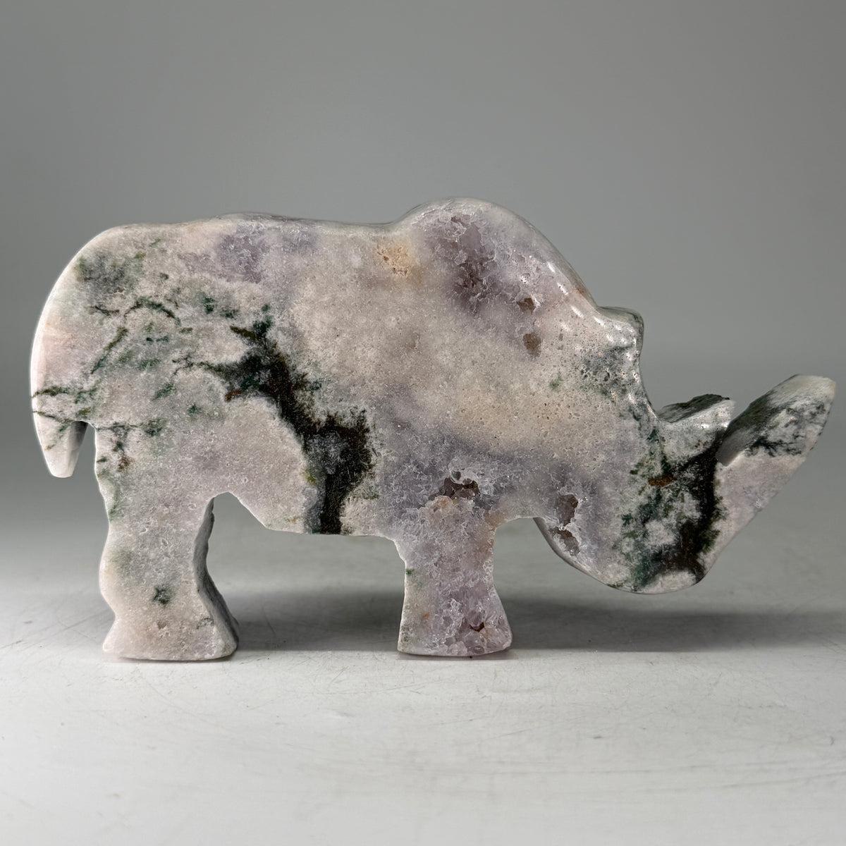 Roze amethist neushoorn – gepolijst en ruw