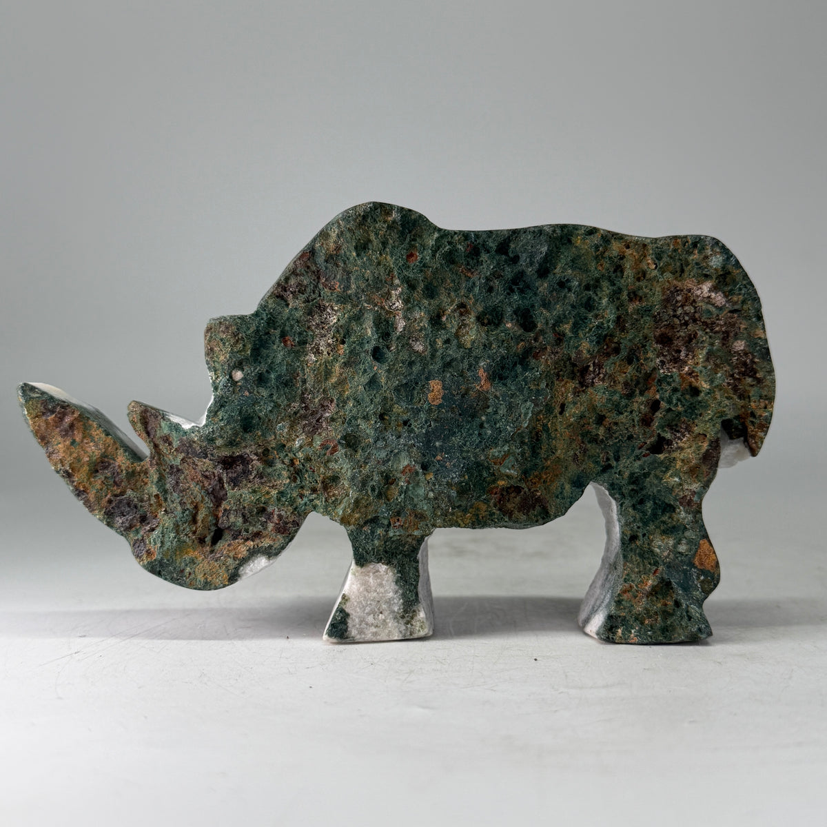 Roze amethist neushoorn – gepolijst en ruw