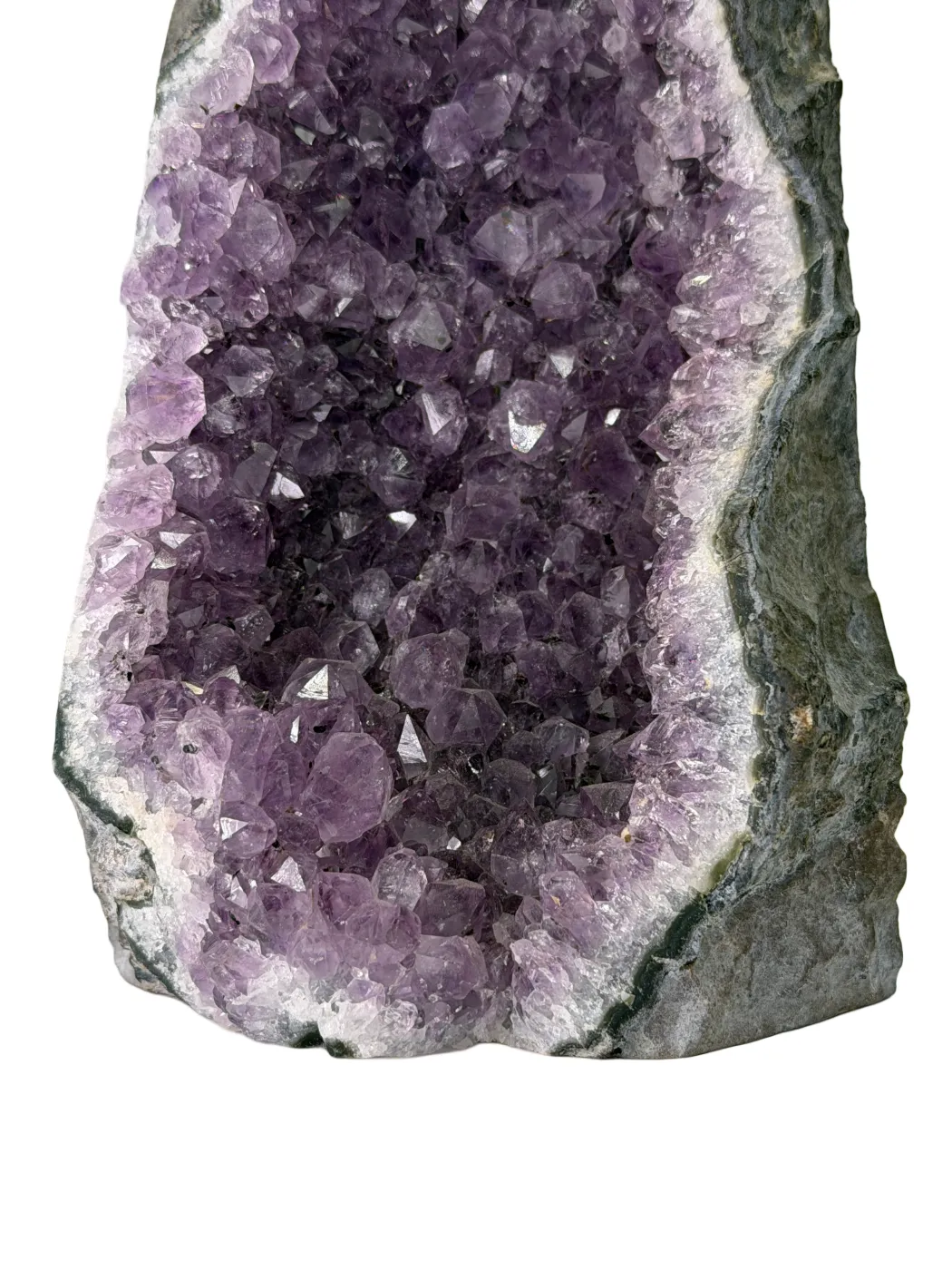 Améthyste base taillée du Brésil de 2,2 kg