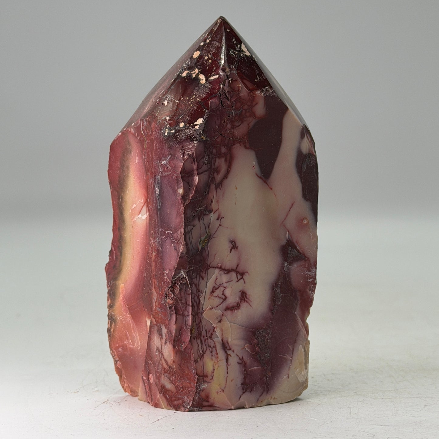 Gepolijste Mookaiet punt – Ruw & Gepolijst