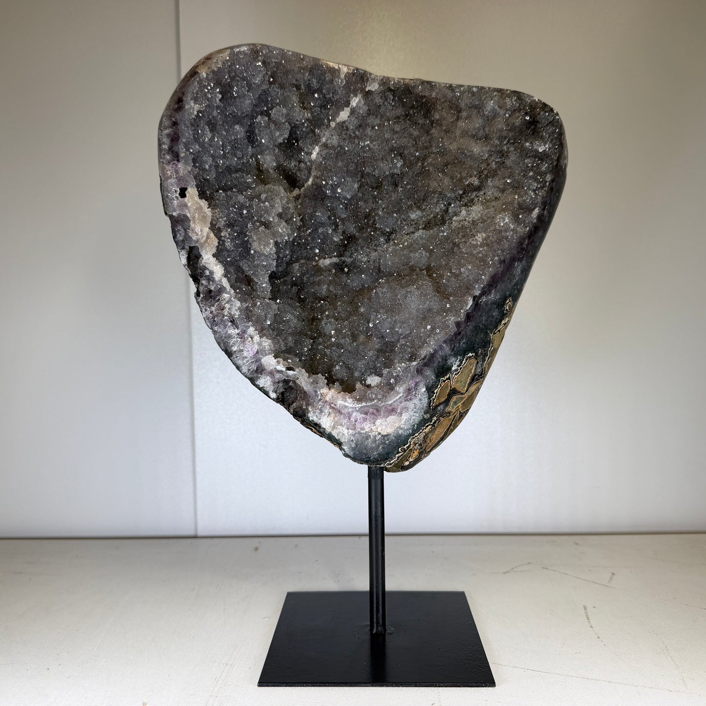 Natuurlijke Rotsagaat met Kwarts en Chalcedoon op Metalen Standaard – Brazilië #54