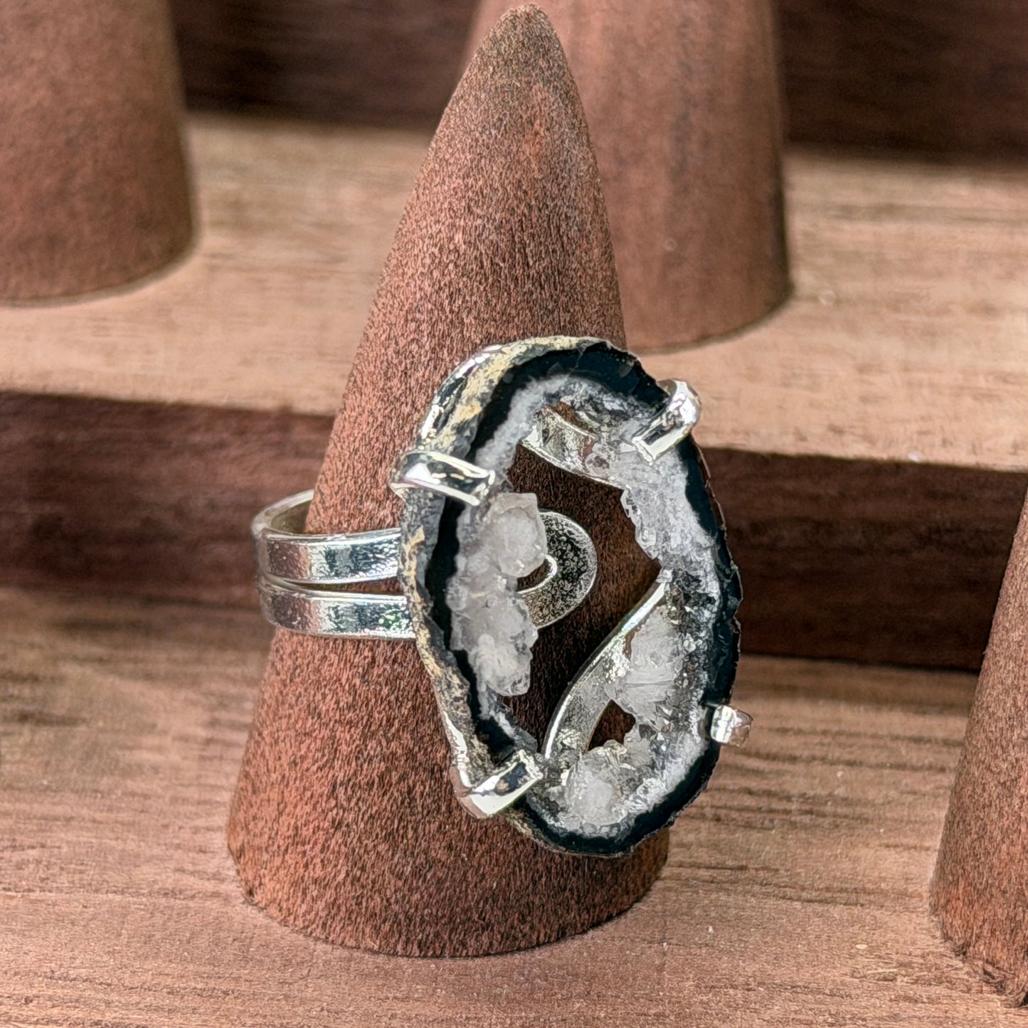 Agaat Geode Ring (donker) – Verstelbaar – Zilver plated