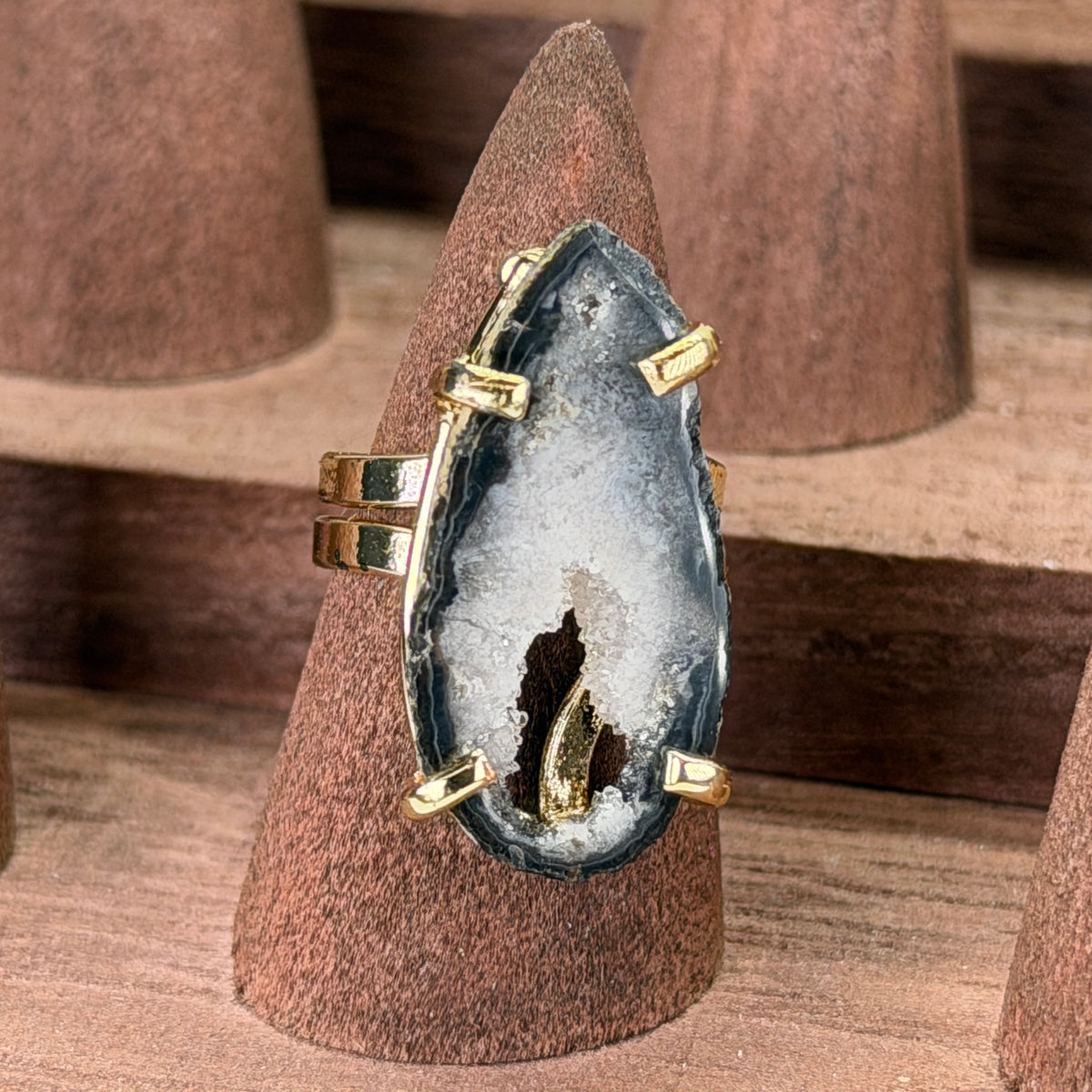 Agaat Geode Ring (donker) – Verstelbaar – Goud plated