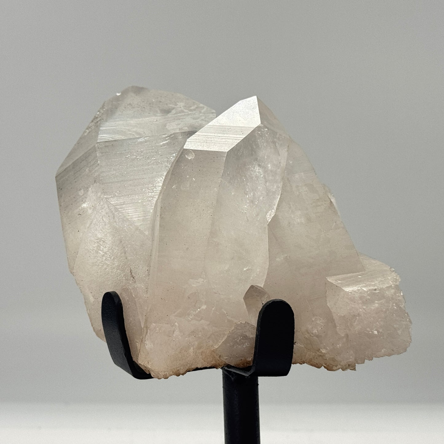 Lemurisch kristal op standaard #1