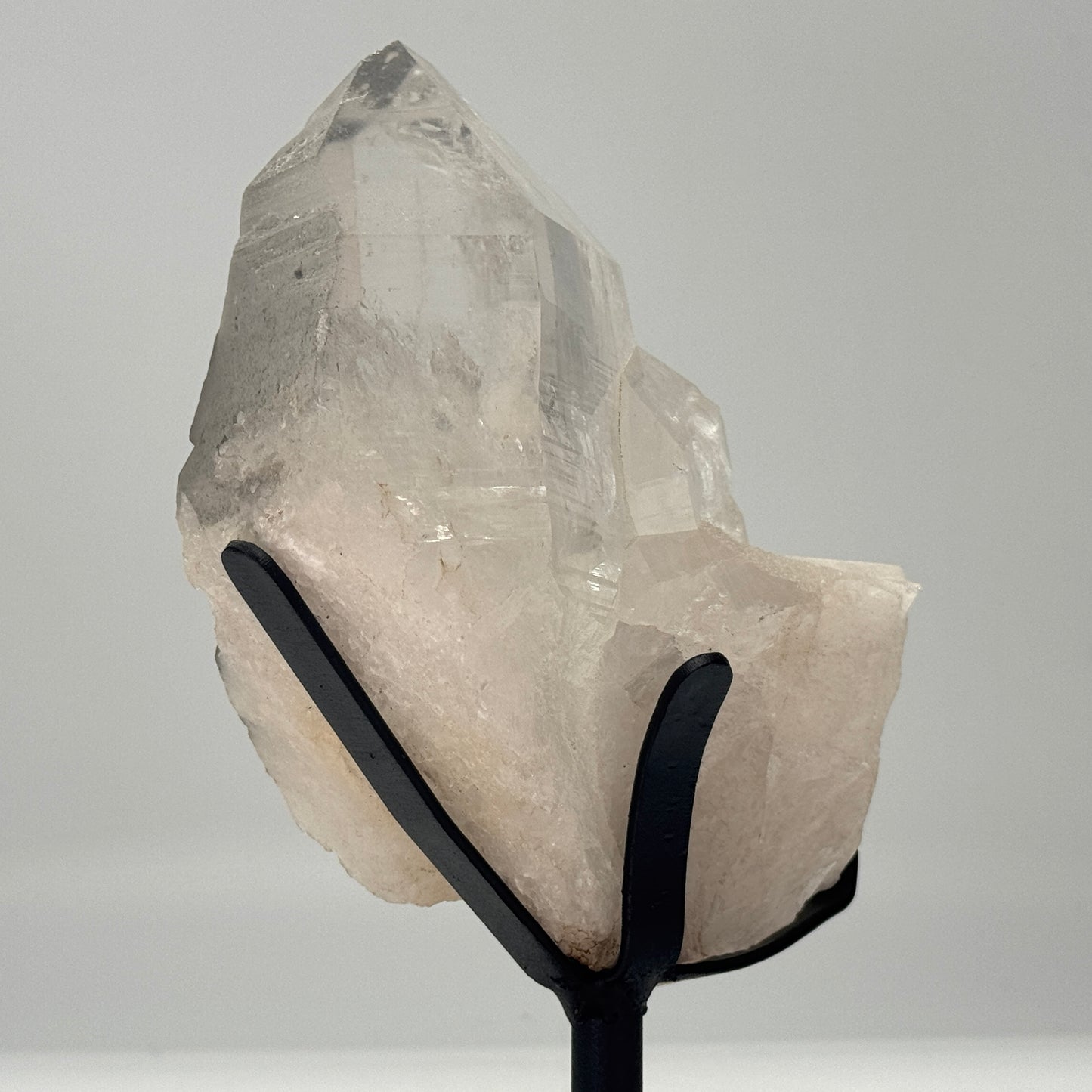 Lemurisch kristal op standaard #3
