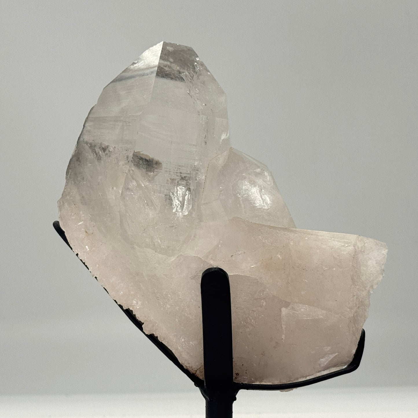Lemurisch kristal op standaard #3