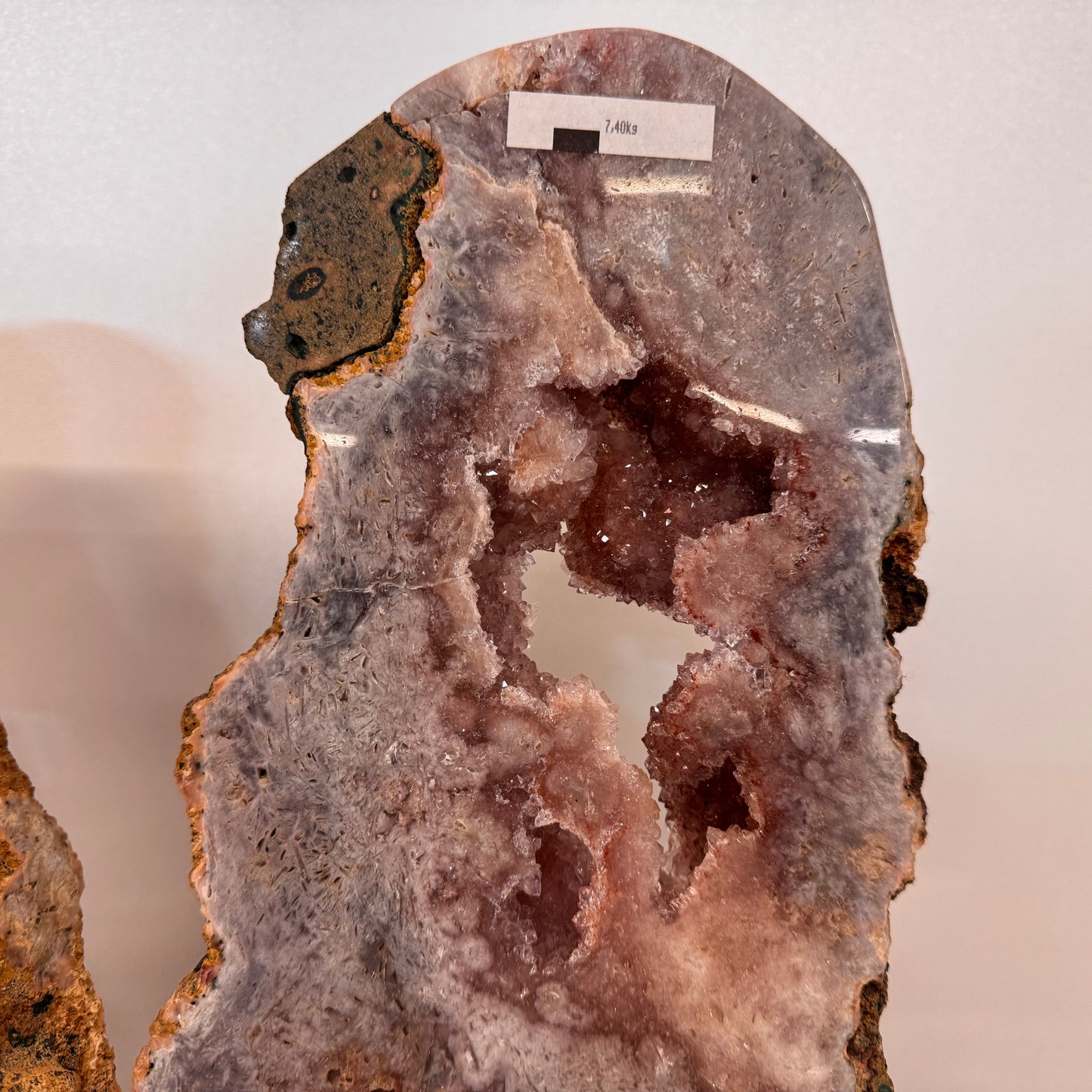 Roze Amethist Vlinder op Gouden Metalen Standaard 56 cm – uit Brazilië