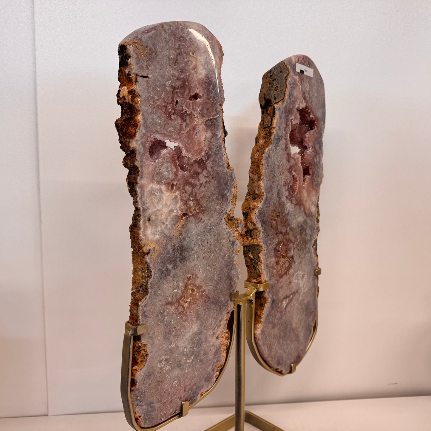 Roze Amethist Vlinder op Gouden Metalen Standaard 56 cm – uit Brazilië