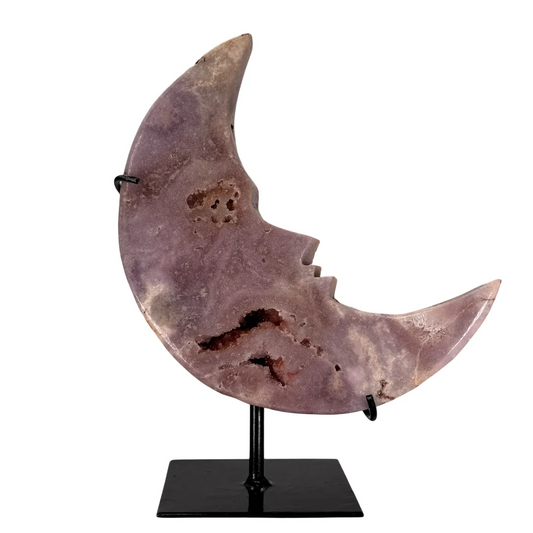 lune en améthyste rose avec visage sur support