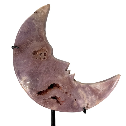 lune en améthyste rose avec visage sur support