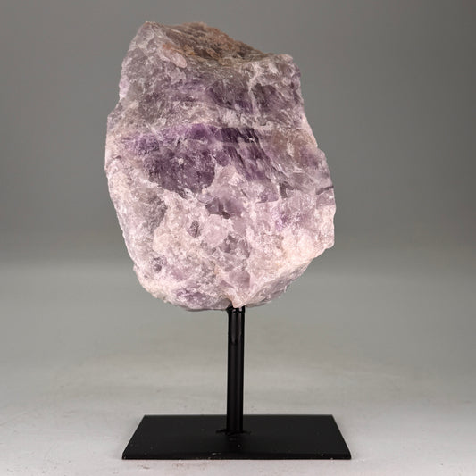 Ruwe Amethist uit Brazilië op standaard