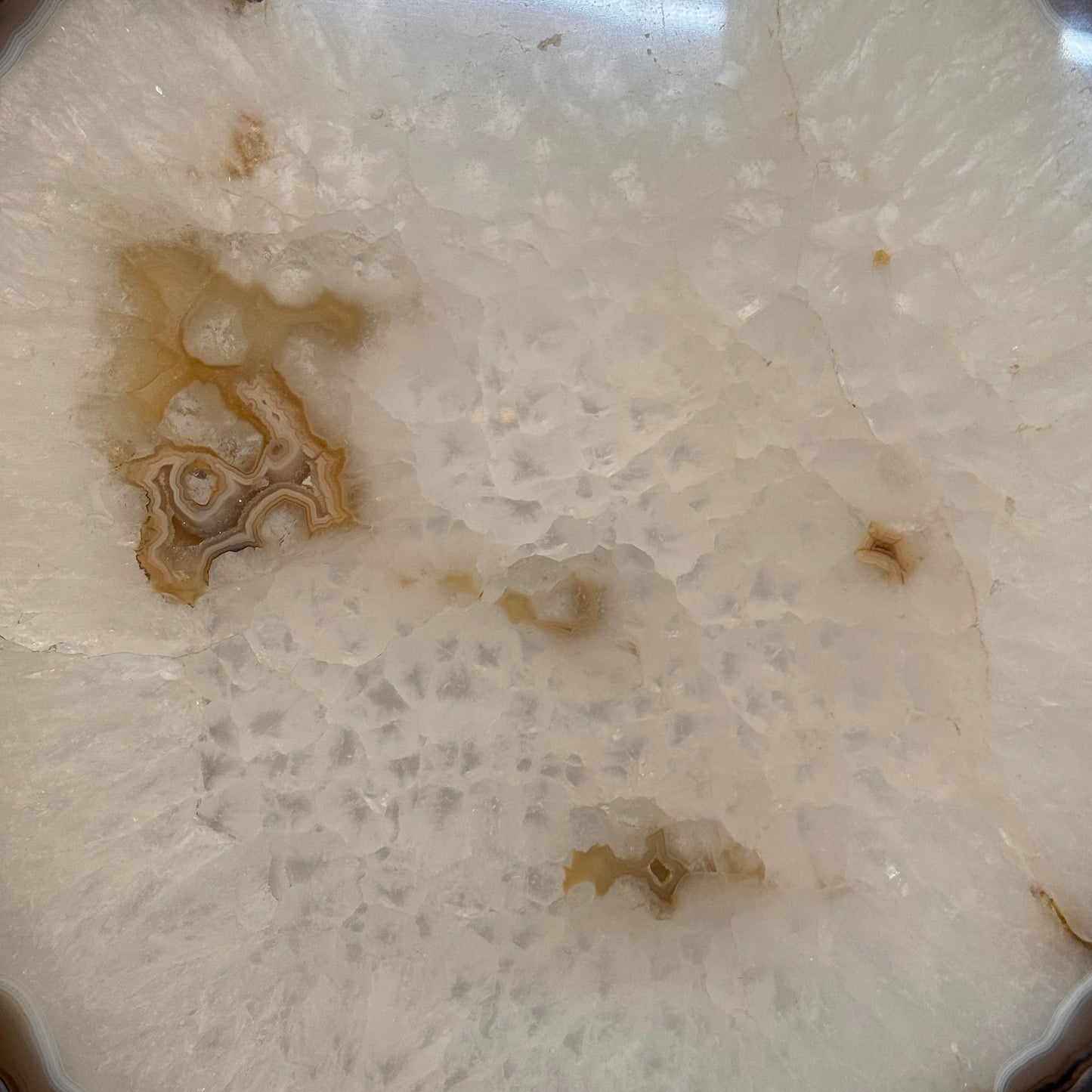 Grote Agaatschijf op Metalen Standaard – 48 cm