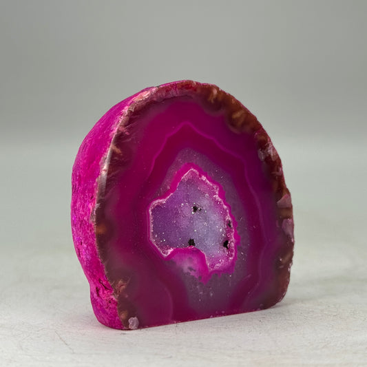 Prachtige roze agaat geode uit Brazilië – klein formaat