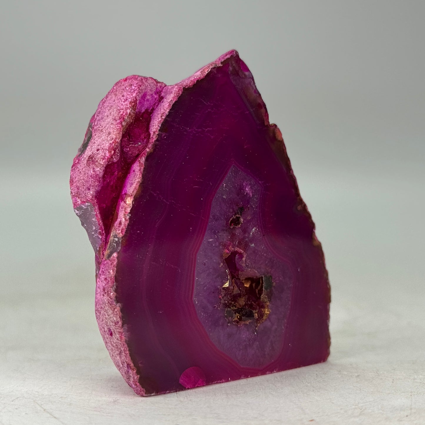 Prachtige roze agaat geode uit Brazilië – klein formaat