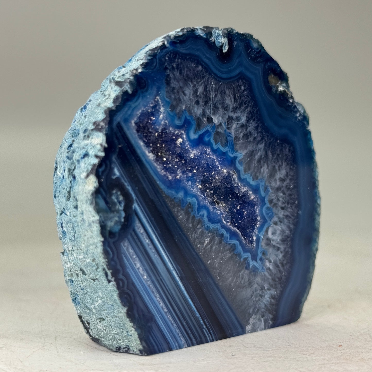 Prachtige blauwe agaat geode uit Brazilië – klein formaat