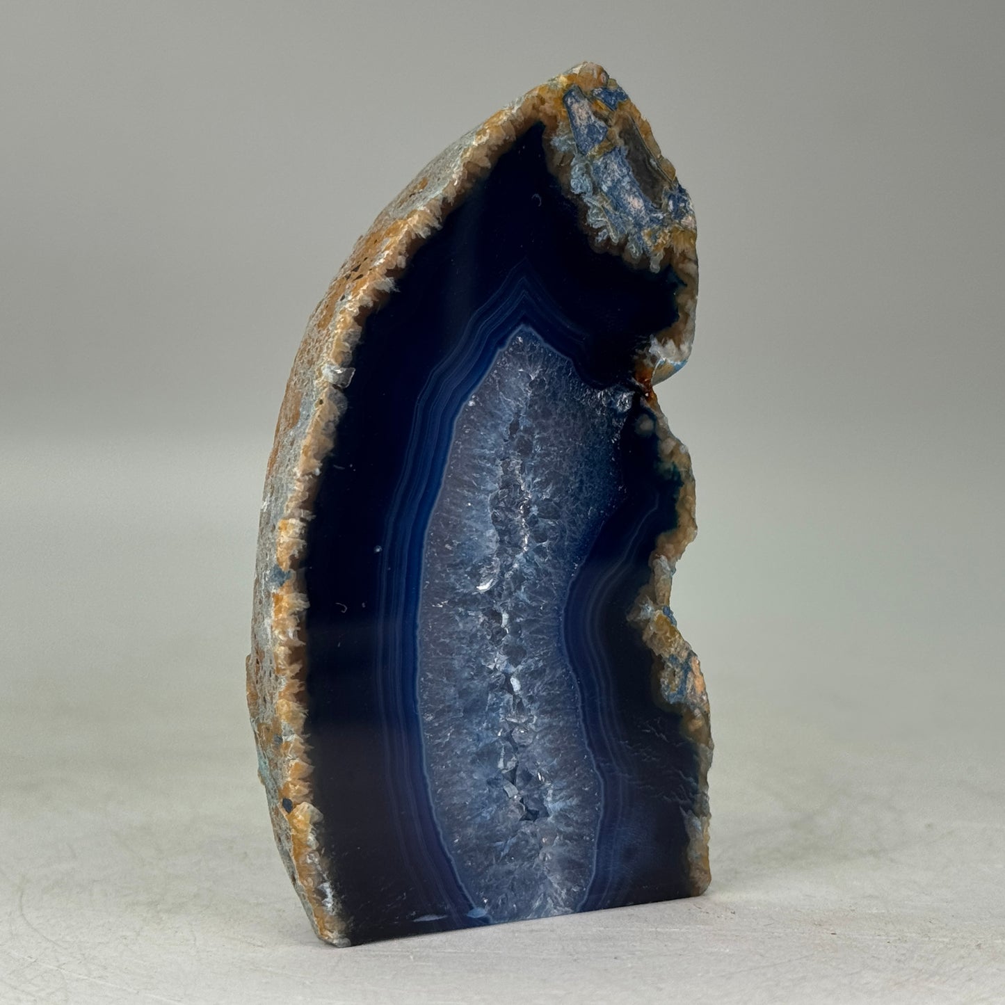 Prachtige blauwe agaat geode uit Brazilië – klein formaat