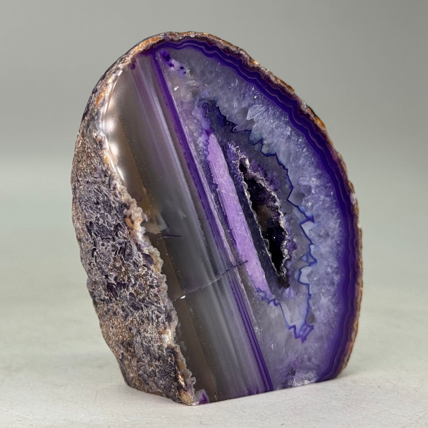Prachtige paars agaat geode uit Brazilië – klein formaat