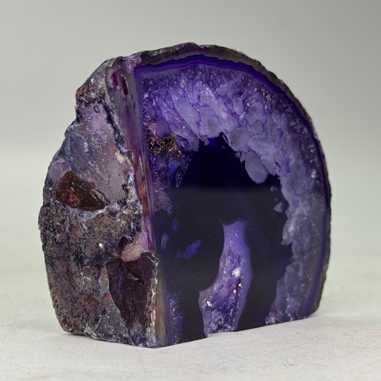 Prachtige paars agaat geode uit Brazilië – klein formaat