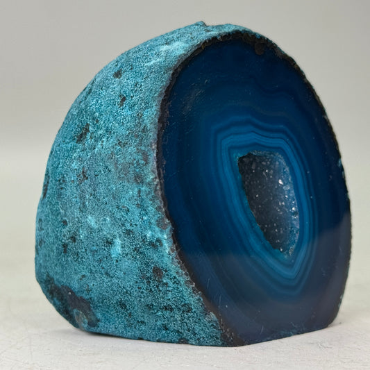 Prachtige teal agaat geode uit Brazilië – klein formaat