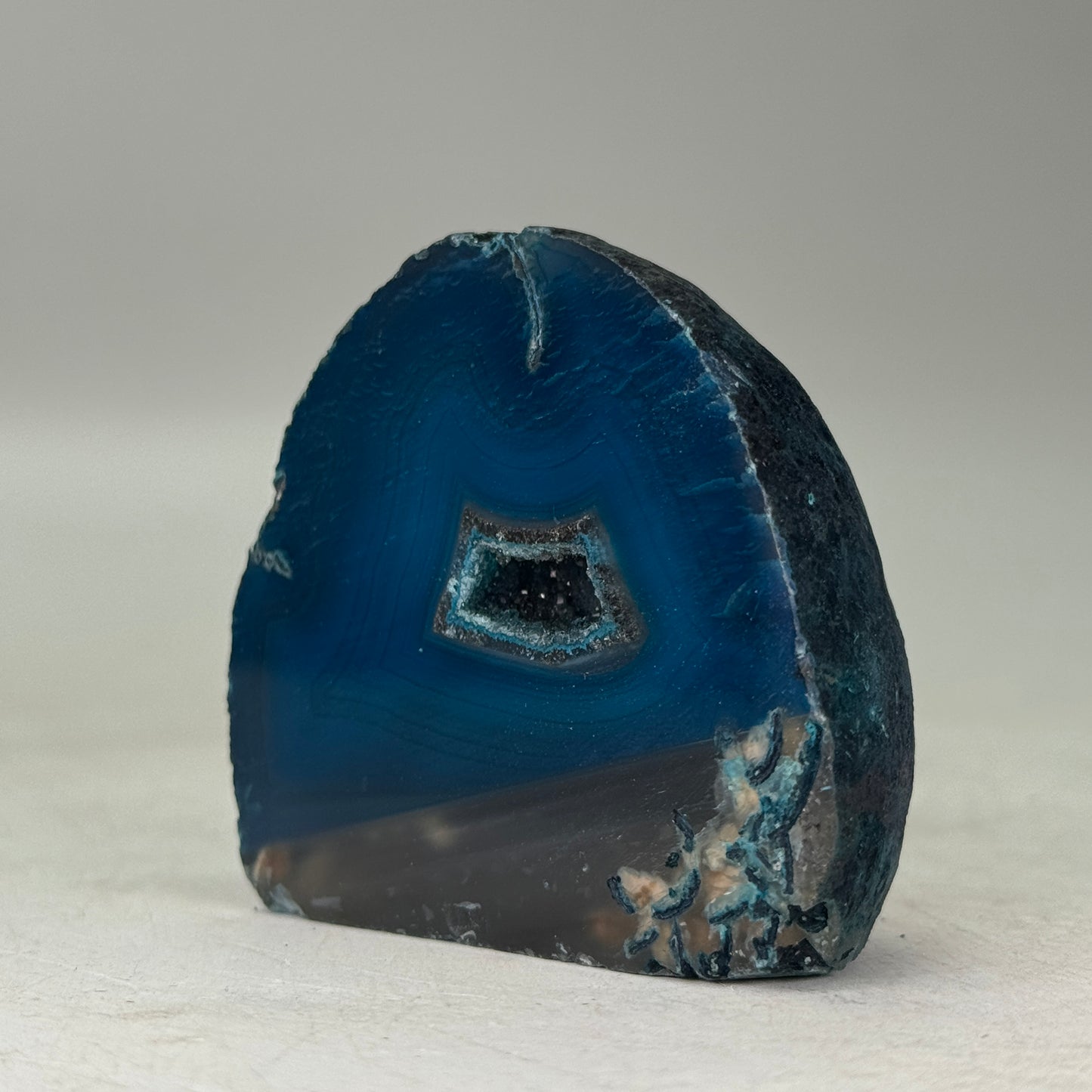 Prachtige teal agaat geode uit Brazilië – klein formaat