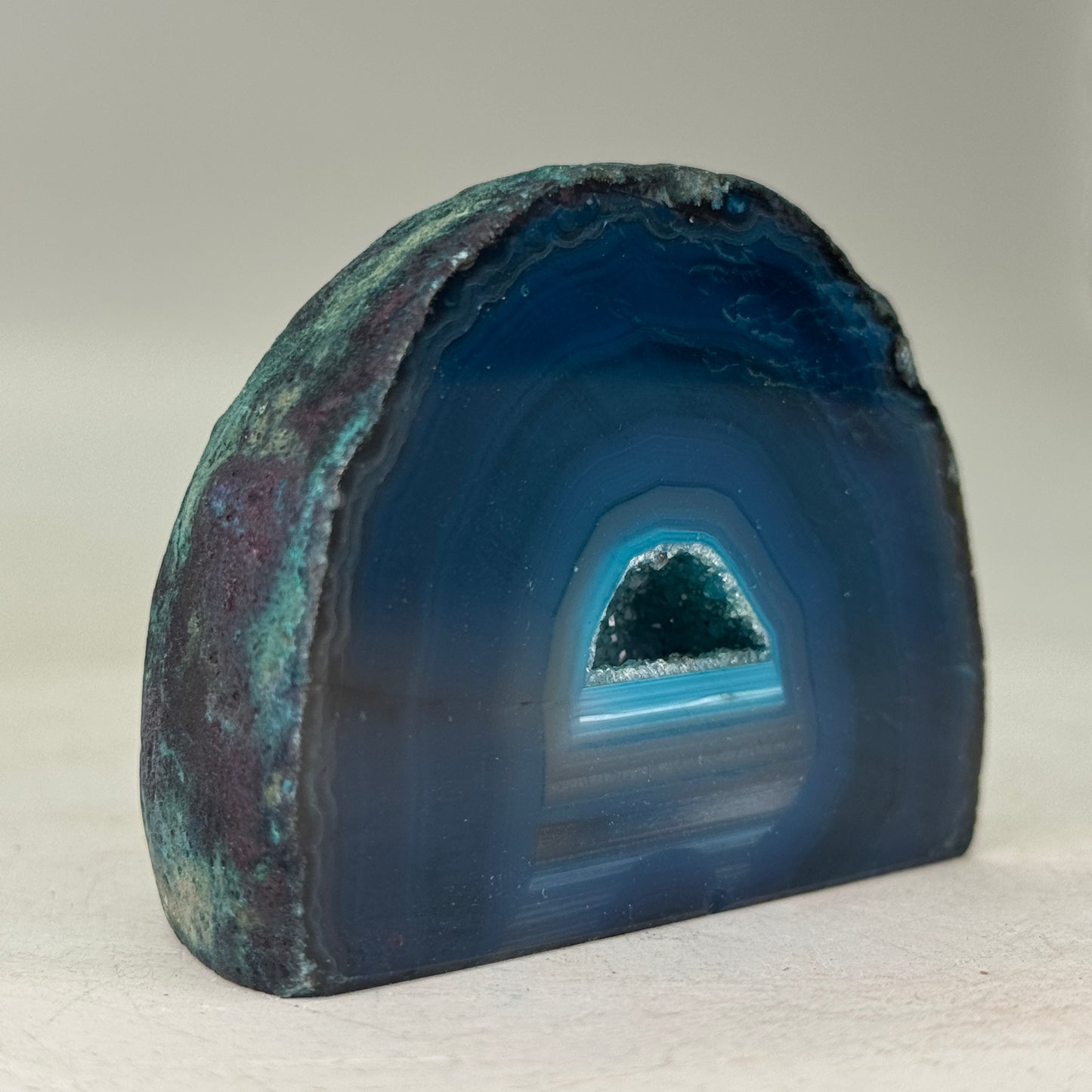 Prachtige teal agaat geode uit Brazilië – klein formaat