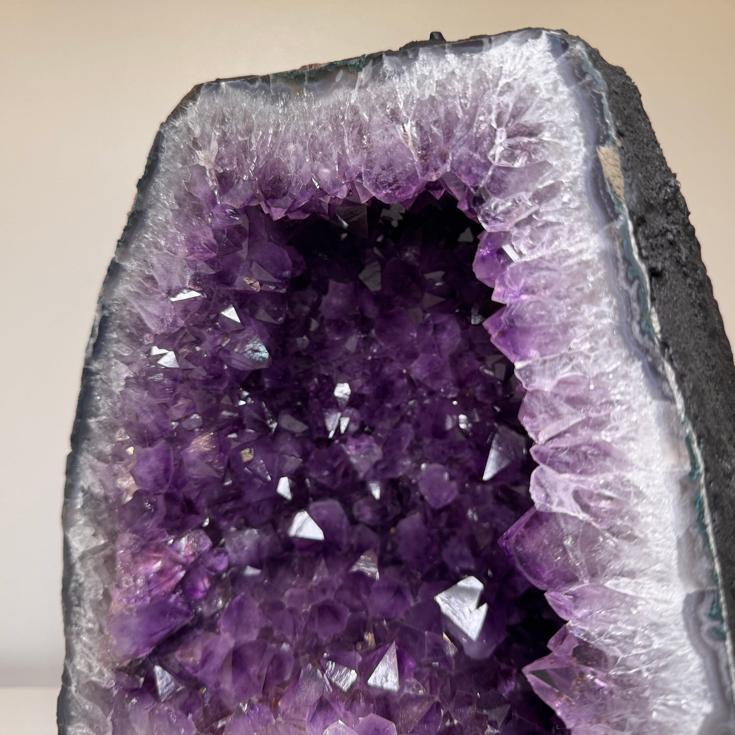 Dieppaarse Amethist Kathedraal – Hoge Kwaliteit uit Uruguay (13 kg)