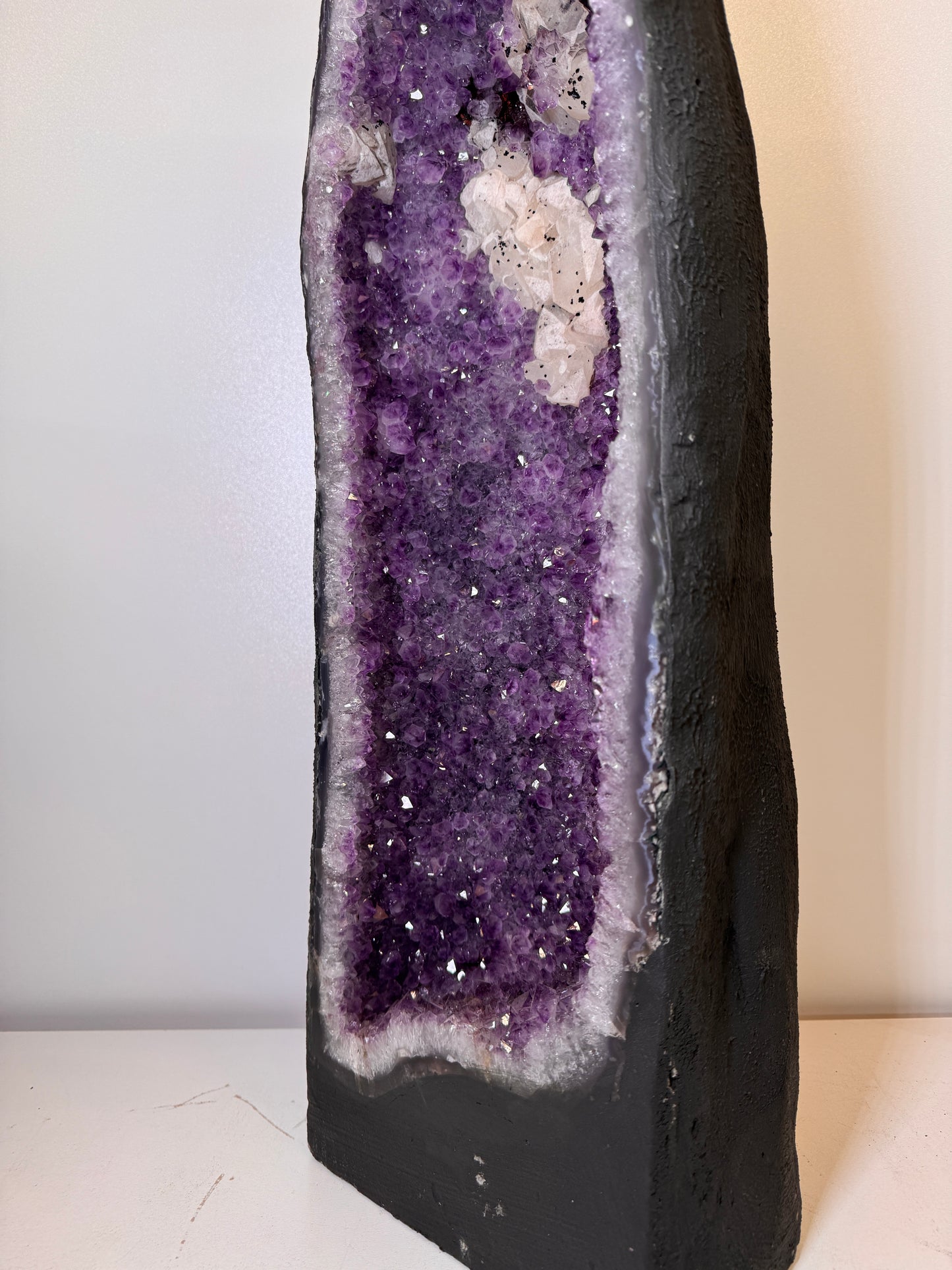 Prachtige grote amethist kathedraal – 67 cm hoog | Uniek stuk uit Brazilië (alleen afhalen)