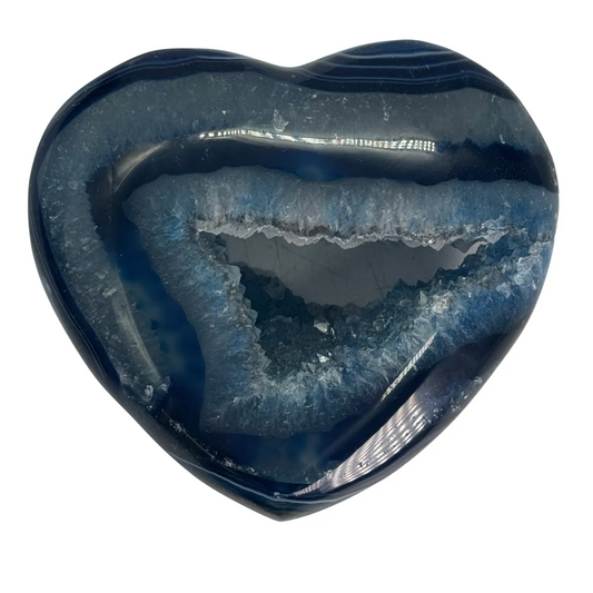 Agaat in hartvorm blauw , afkomstig uit Brazilië.