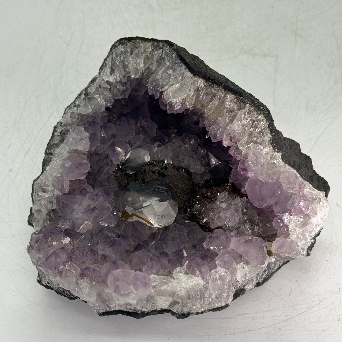 Zeer uniek amethistcluster met bergkristal – afkomstig uit Uruguay