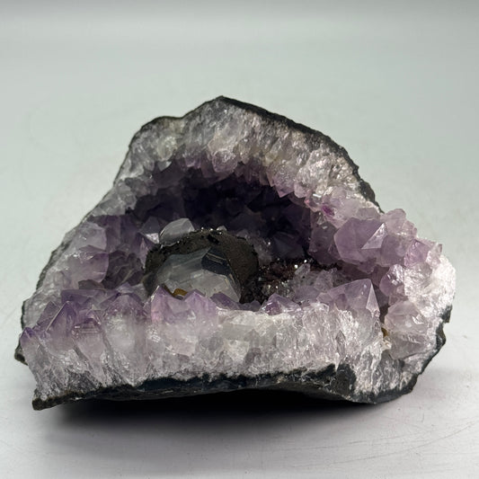 Zeer uniek amethistcluster met bergkristal – afkomstig uit Uruguay