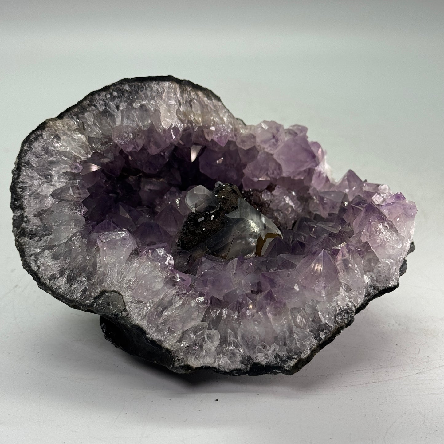 Zeer uniek amethistcluster met bergkristal – afkomstig uit Uruguay