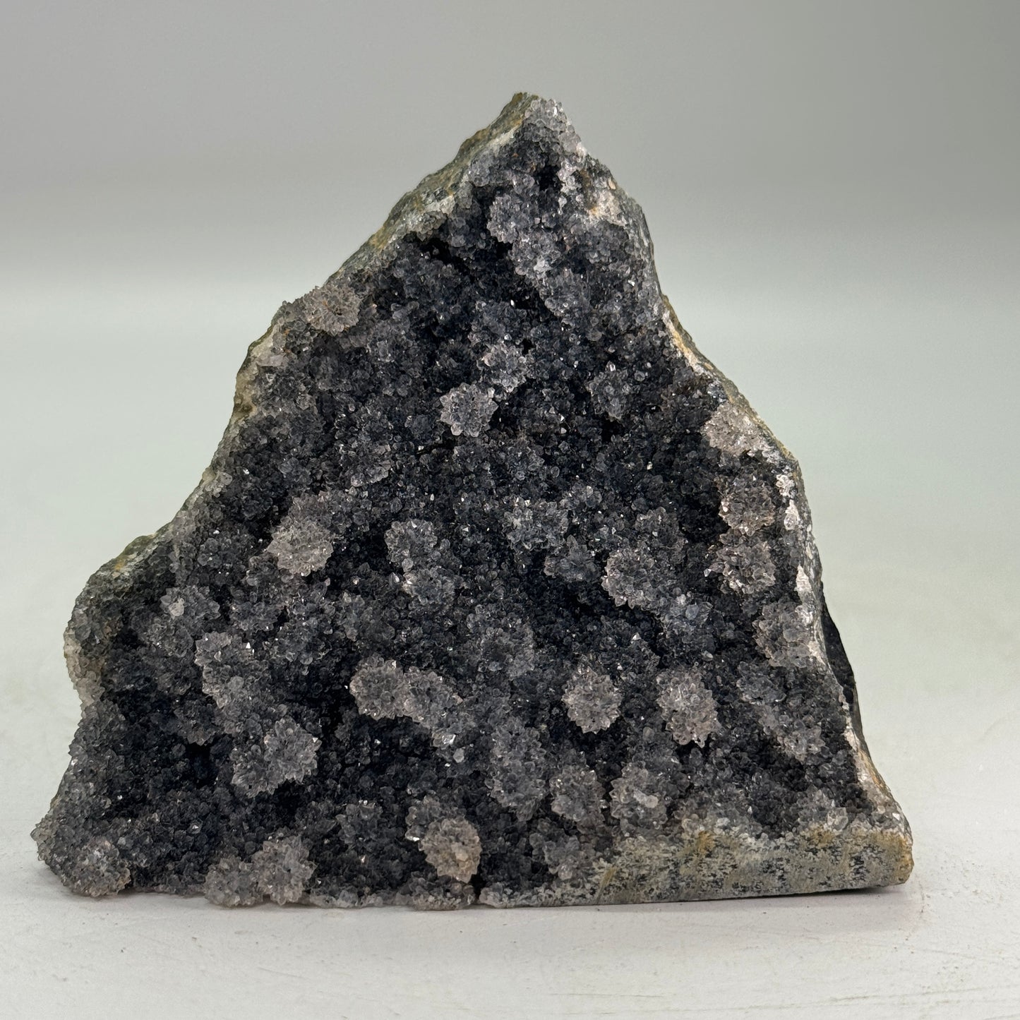 Sugar Amethist Cut Base – uniek stuk met schitterende micro-kristallen