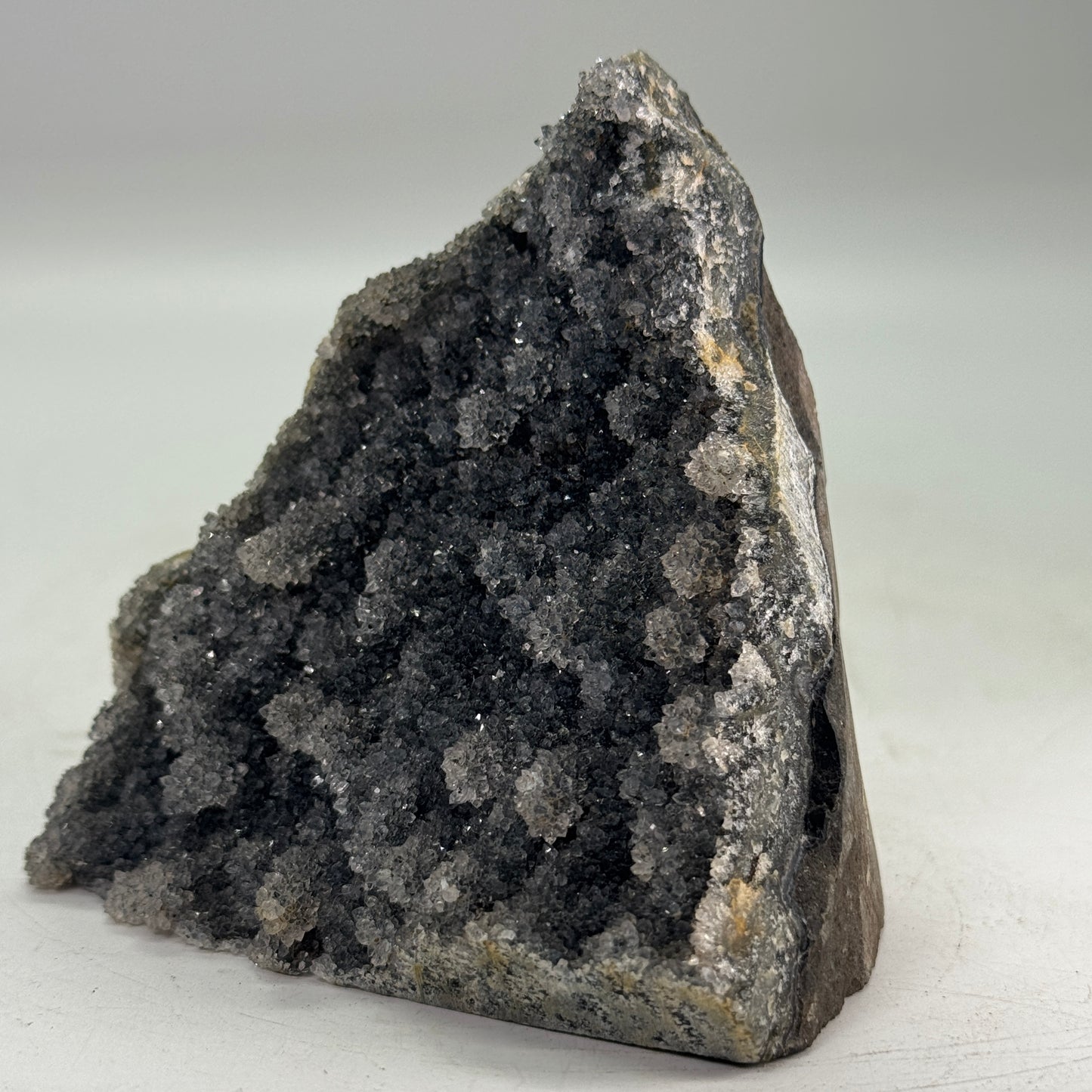 Sugar Amethist Cut Base – uniek stuk met schitterende micro-kristallen