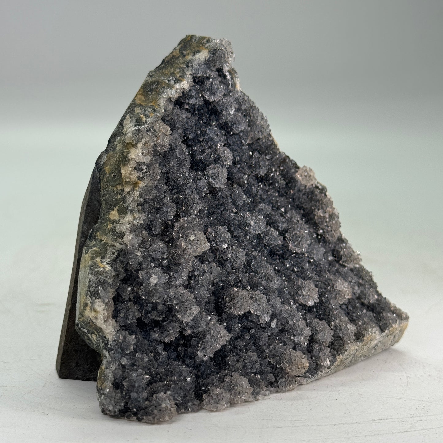 Sugar Amethist Cut Base – uniek stuk met schitterende micro-kristallen