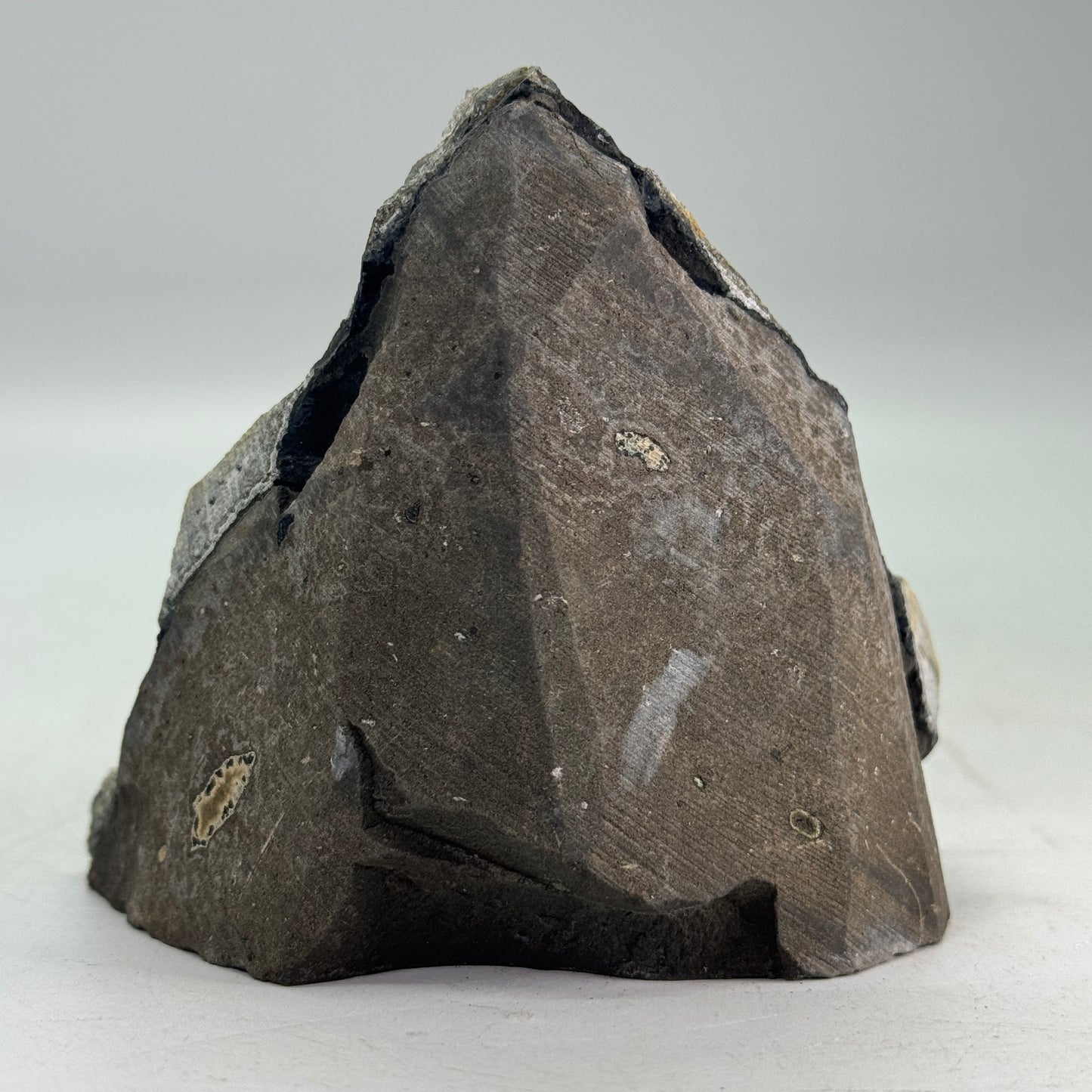 Sugar Amethist Cut Base – uniek stuk met schitterende micro-kristallen