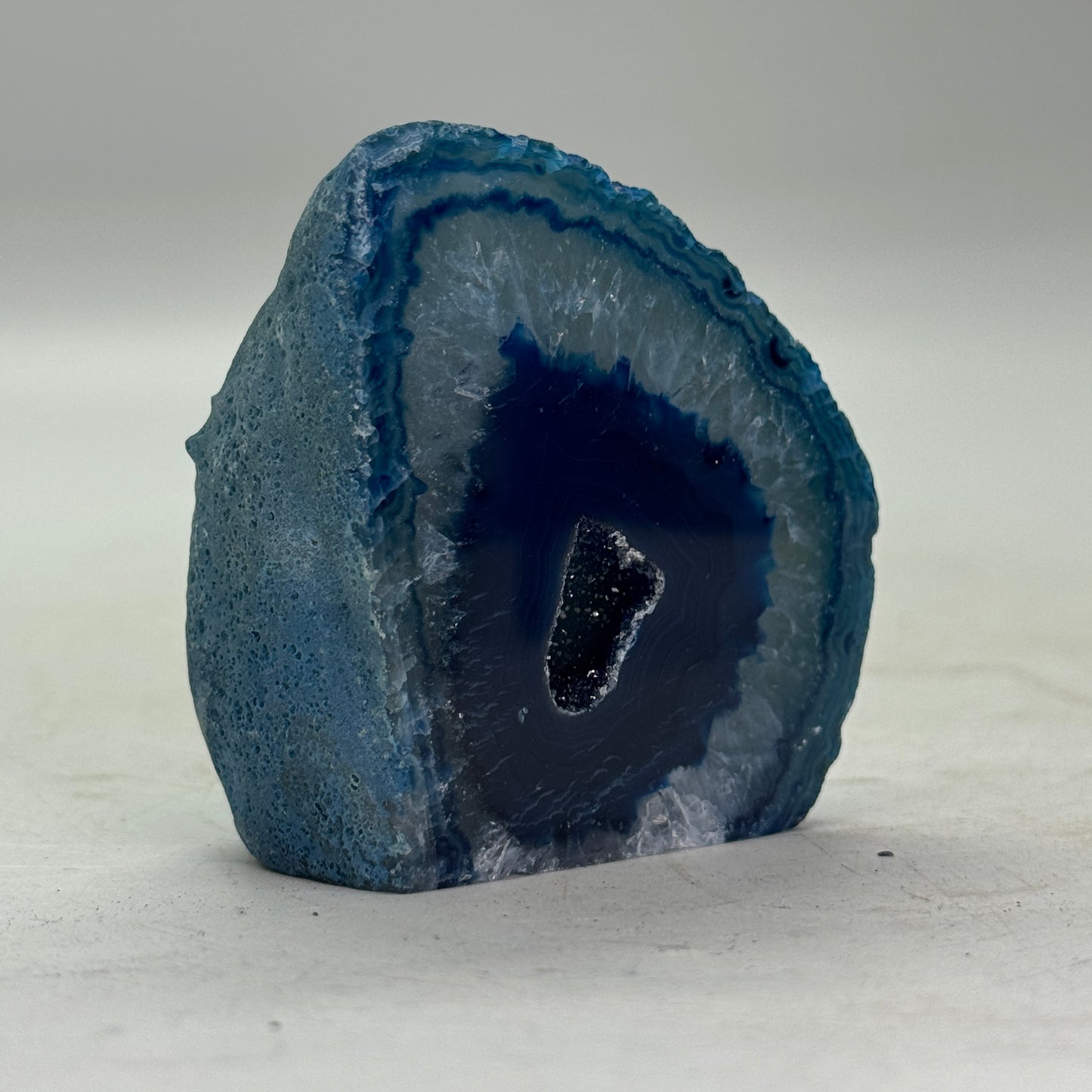 Prachtige blauwe agaat geode uit Brazilië (Druzy) – klein formaat