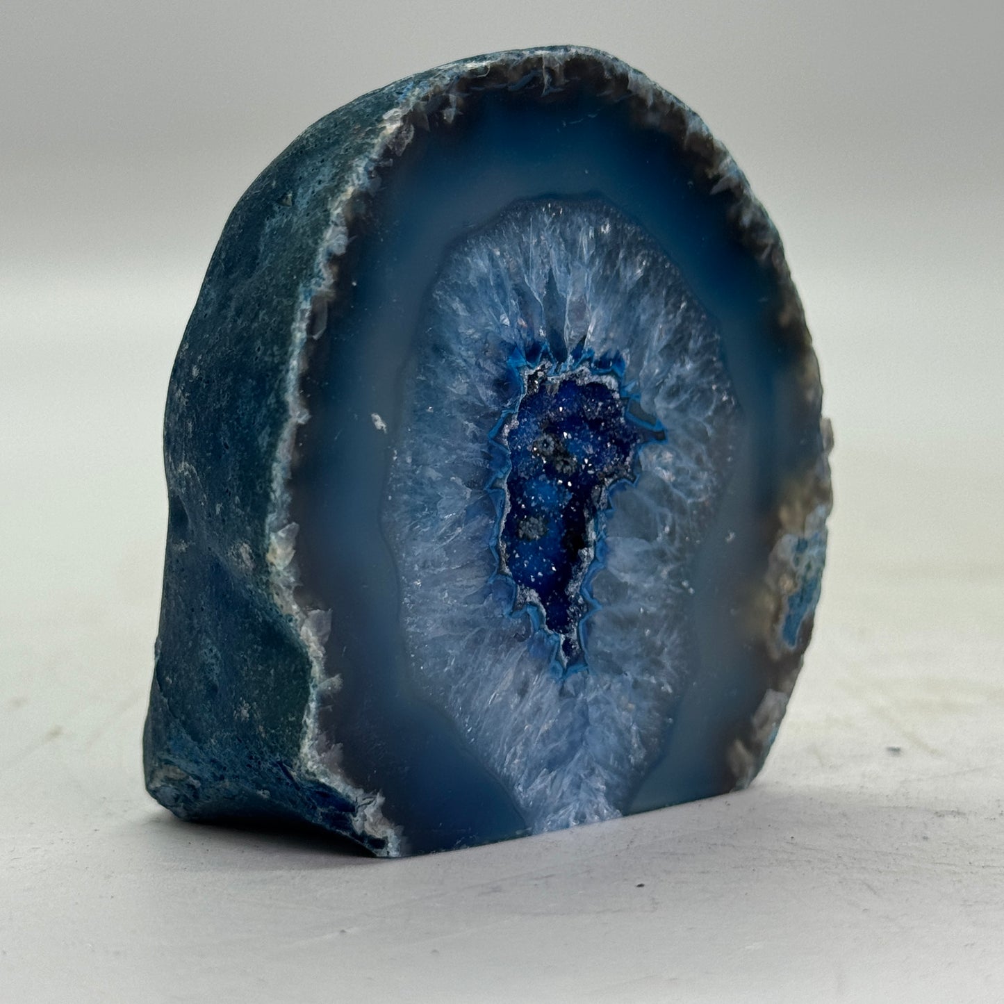 Prachtige blauwe agaat geode uit Brazilië (Druzy) – klein formaat