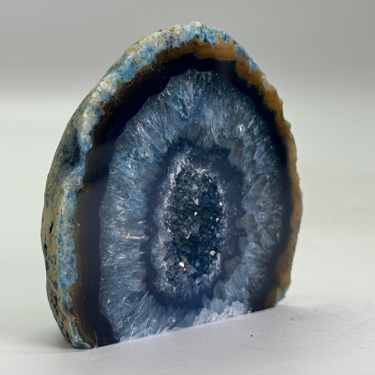 Prachtige blauwe agaat geode uit Brazilië (Druzy) – klein formaat