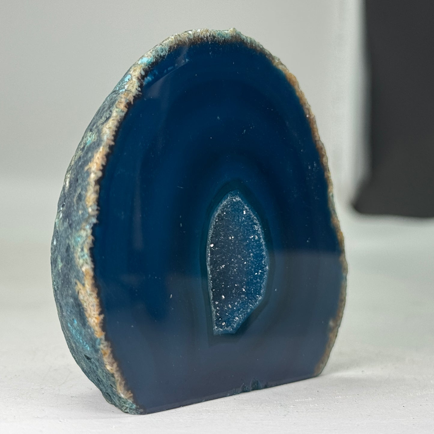 Prachtige teal agaat geode uit Brazilië (Druzy) – klein formaat