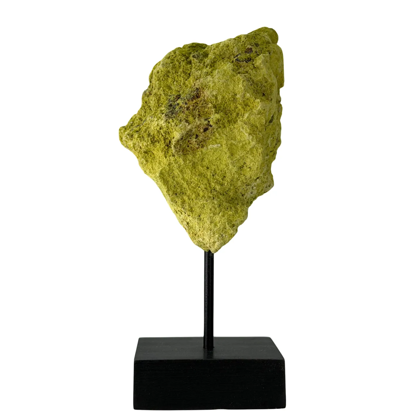 Ruwe nontroniet op zwarte houten standaard (klein)